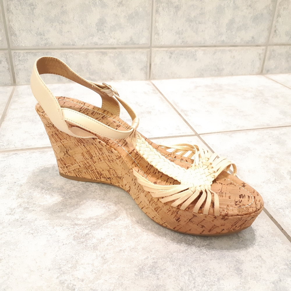 Maurices women wedge like new size 11